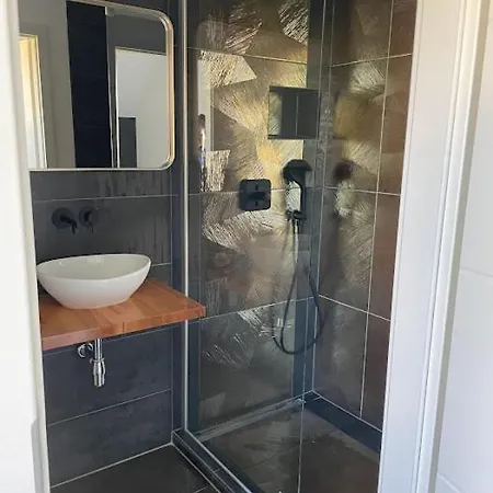 Basel Airport Garden Konukevi