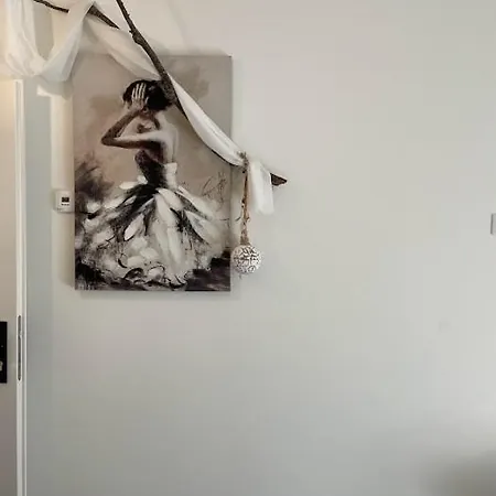 Konukevi Basel Airport Garden 3*