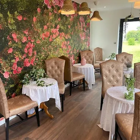 Konukevi Basel Airport Garden