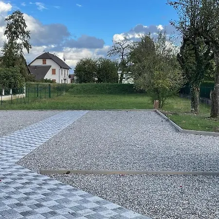 Basel Airport Garden Konukevi